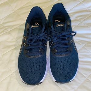 Women’s ASICS, size 8